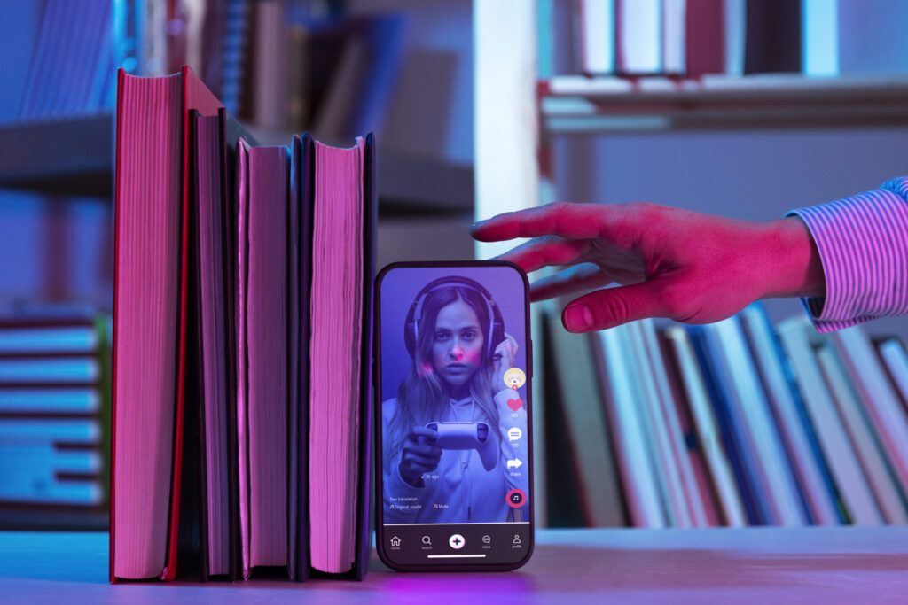 Short-Form News: How TikTok and Instagram Are Changing the Way We Consume Stories