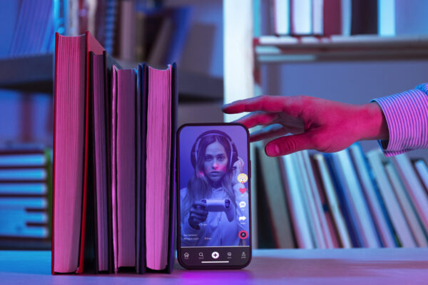 Short-Form News: Powerful Insights on TikTok & Instagram