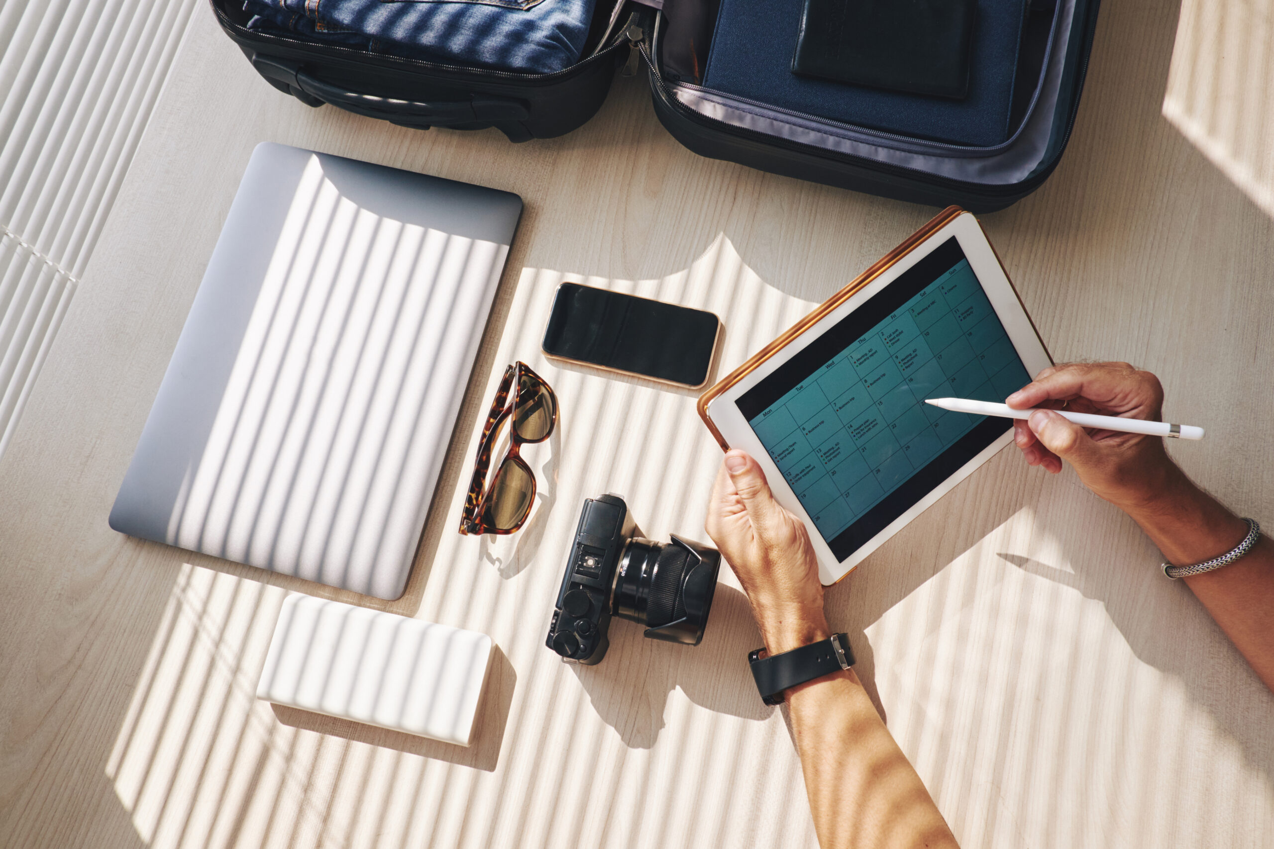 How to Choose the Right Airport Travel Gadgets in 2026